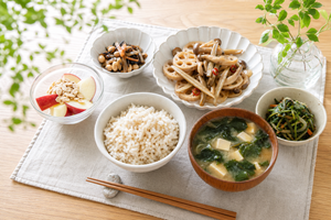 食物繊維の種類を整理：水溶性と不溶性の違い・多い食品・1日の目安