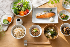 肌の調子と食事の関係|意識したい栄養素と生活習慣のポイント