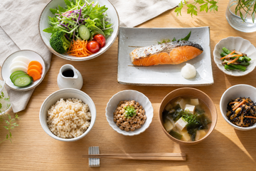 肌の調子と食事の関係|意識したい栄養素と生活習慣のポイント